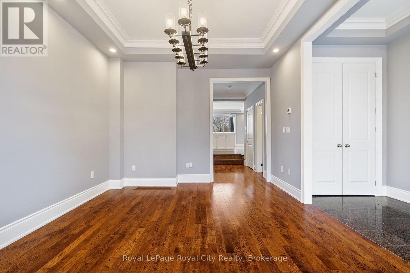 216 Rebecca Street, Oakville, Ontario  L6K 1J9 - Photo 7 - W12668404