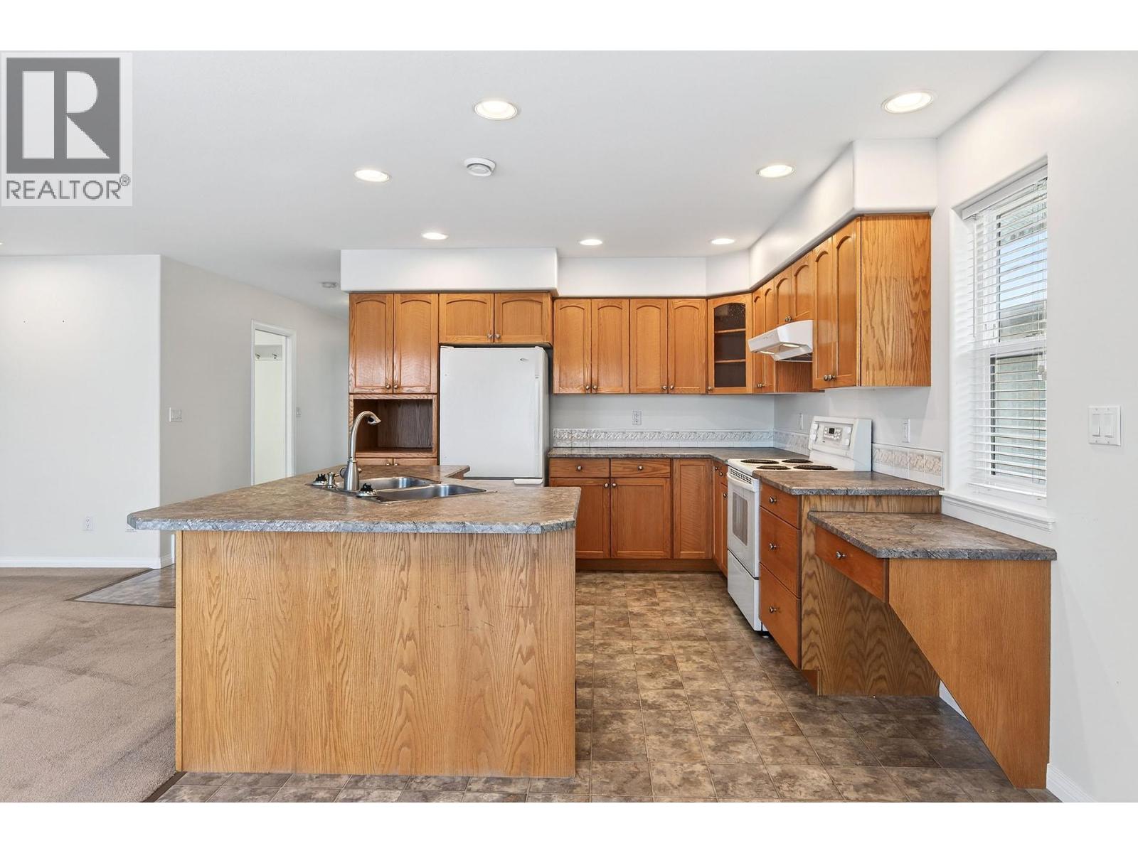 966 Raven Drive, Kamloops, British Columbia  V2B 8P1 - Photo 8 - 10371817