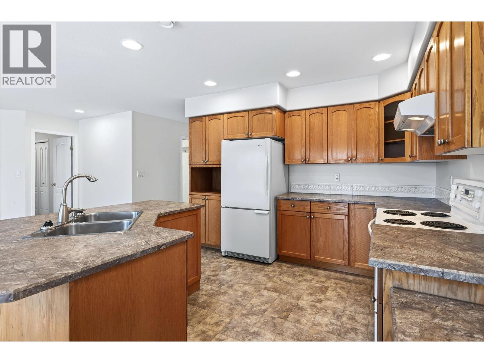 966 Raven Drive, Kamloops, British Columbia  V2B 8P1 - Photo 9 - 10371817