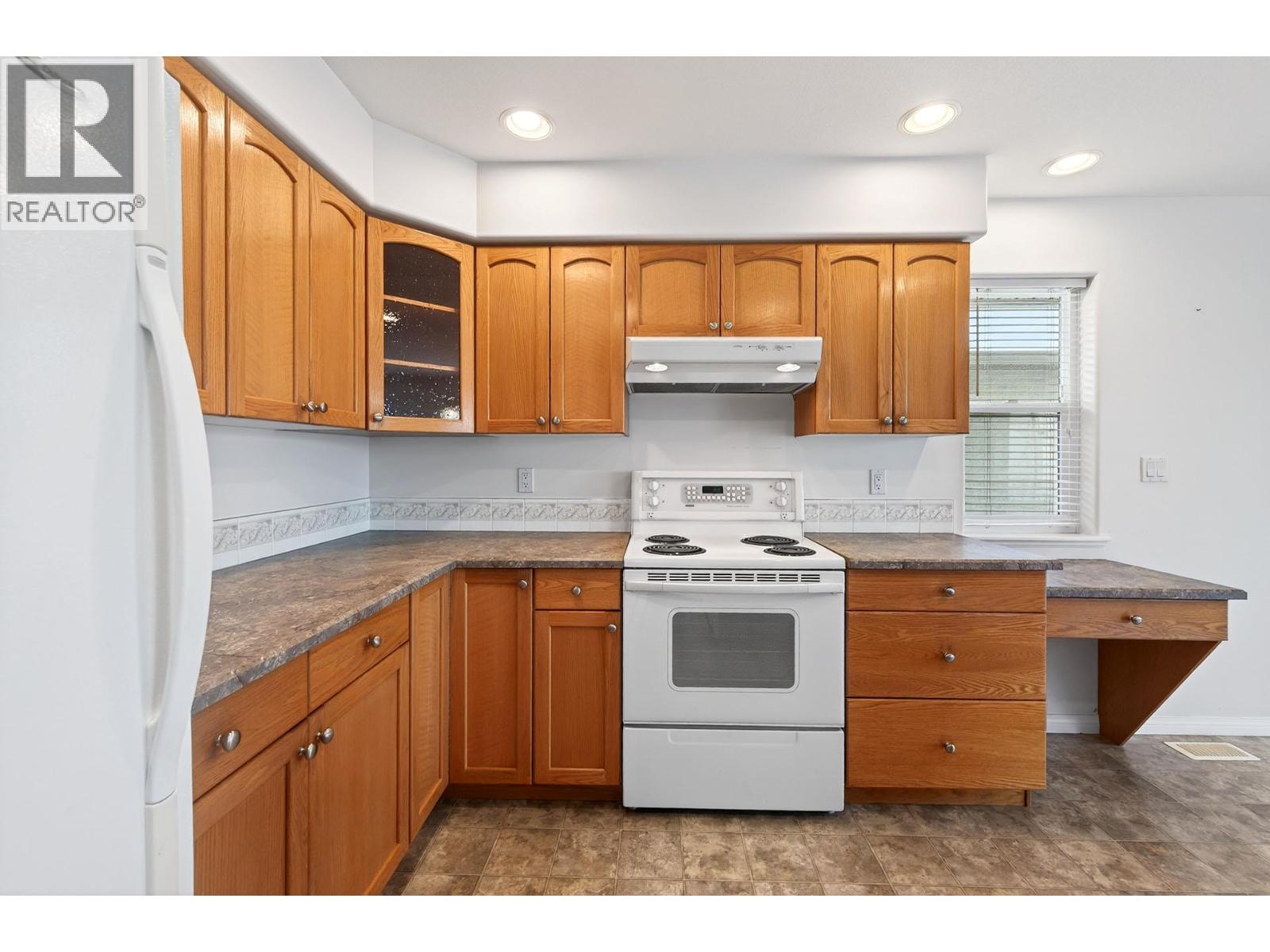 966 Raven Drive, Kamloops, British Columbia  V2B 8P1 - Photo 10 - 10371817