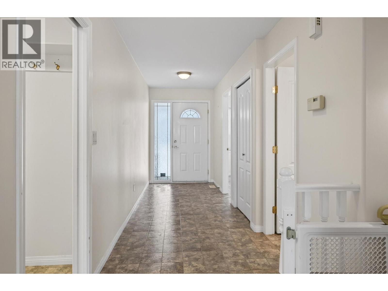 966 Raven Drive, Kamloops, British Columbia  V2B 8P1 - Photo 2 - 10371817