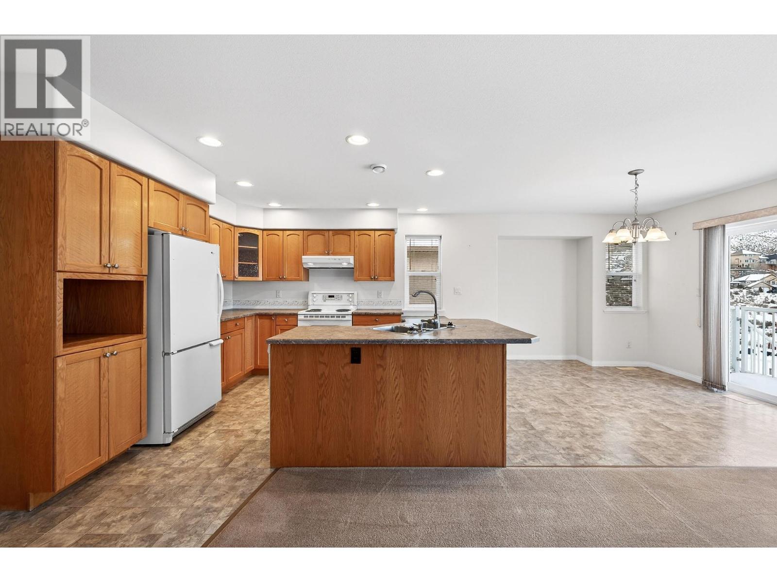 966 Raven Drive, Kamloops, British Columbia  V2B 8P1 - Photo 11 - 10371817