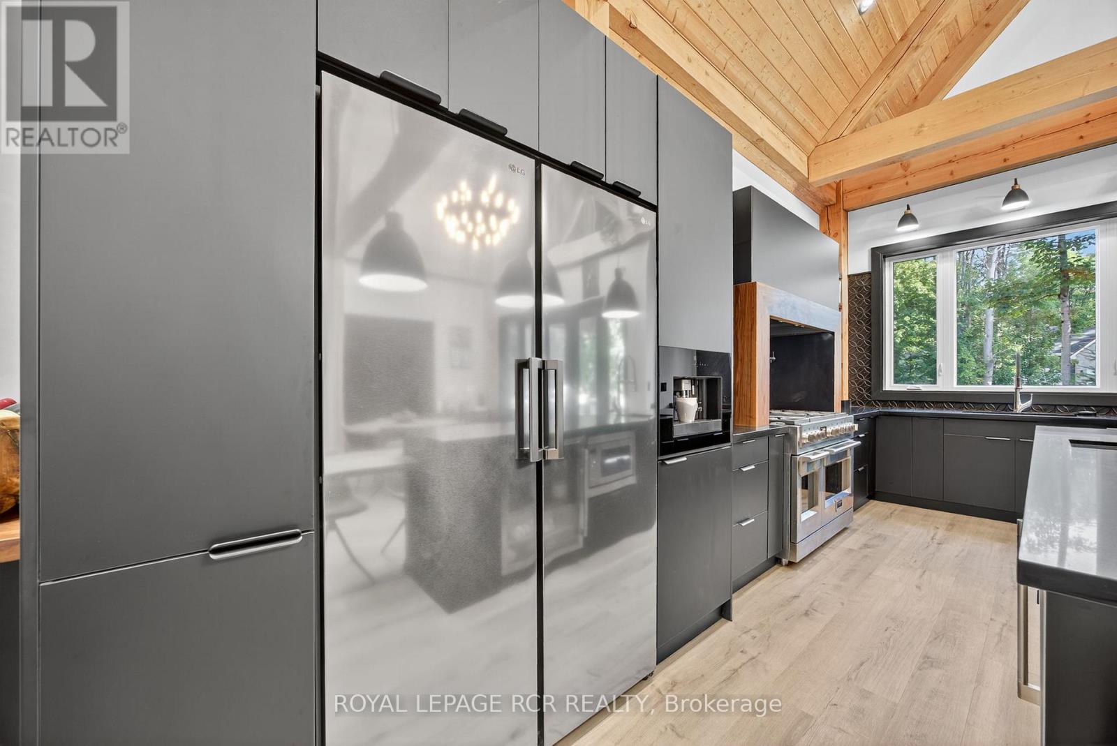 1031 Xavier Street, Gravenhurst, Ontario  P0E 1G0 - Photo 9 - X12668488