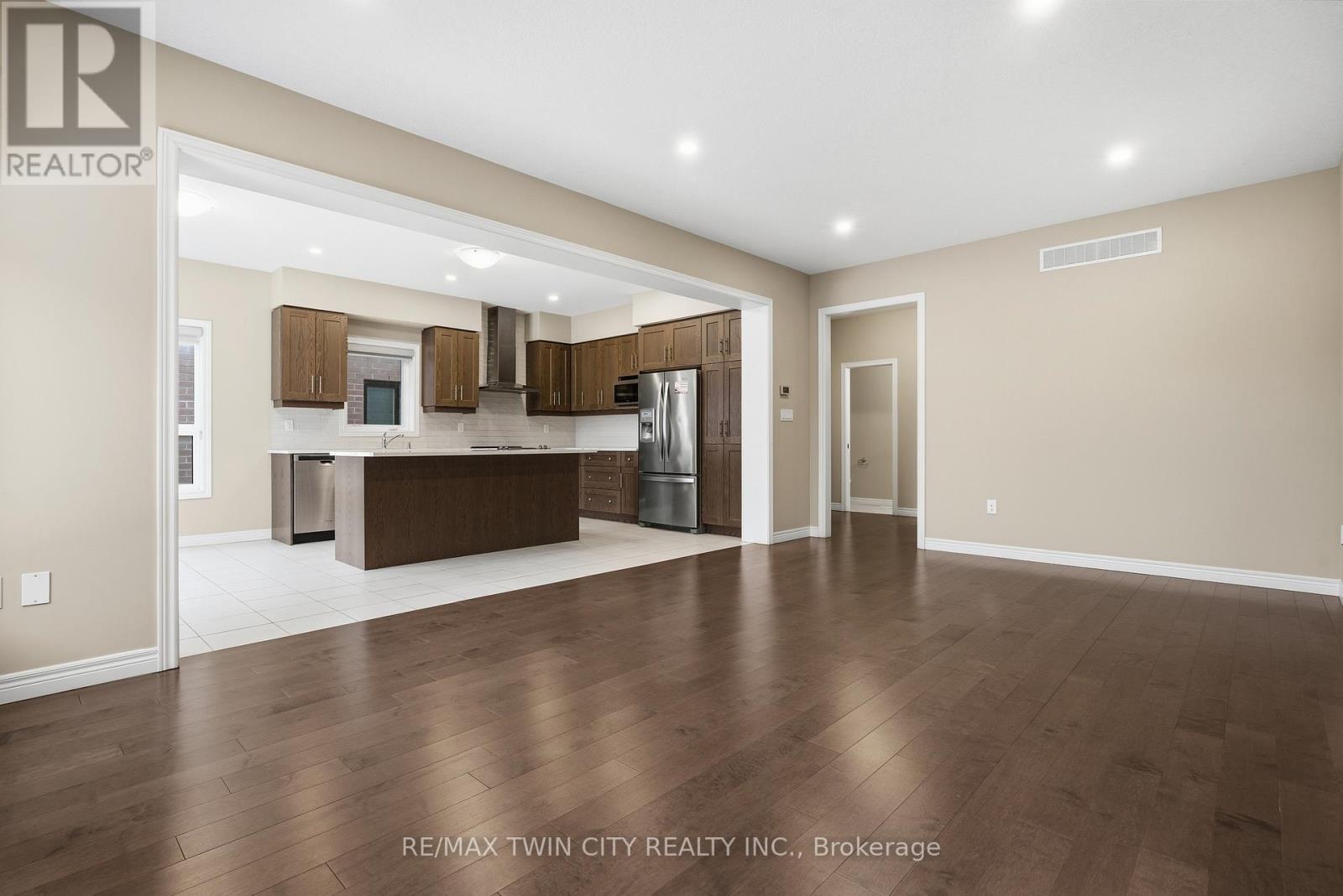 126 Tartan Avenue, Kitchener, Ontario  N2R 0N4 - Photo 12 - X12668514