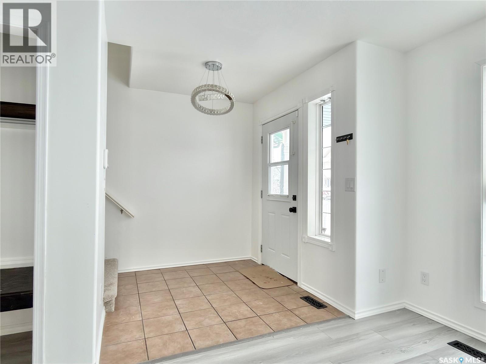 538 Carter Way, Saskatoon, Saskatchewan  S7L 7J1 - Photo 2 - SK026284