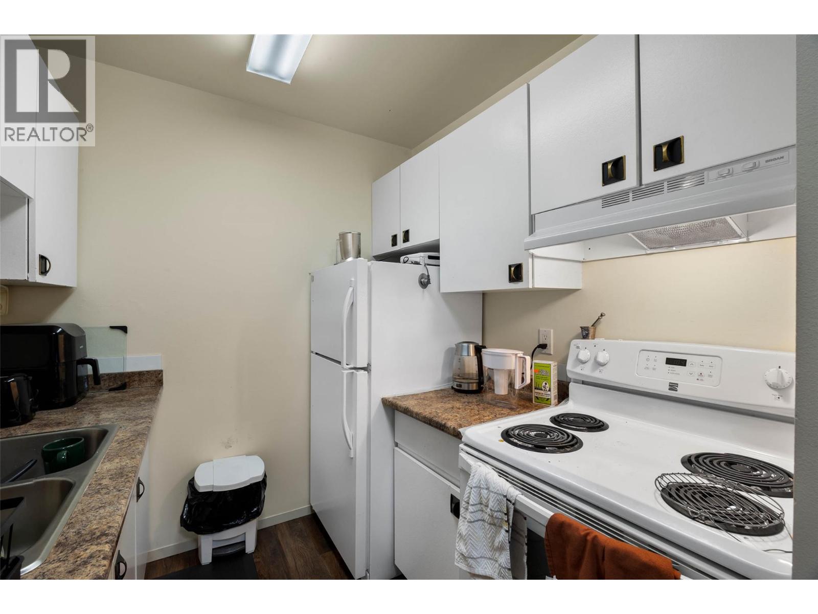 245 Gordonhorn Crescent Unit# 111, Kamloops, British Columbia  V2E 1G5 - Photo 6 - 10372020