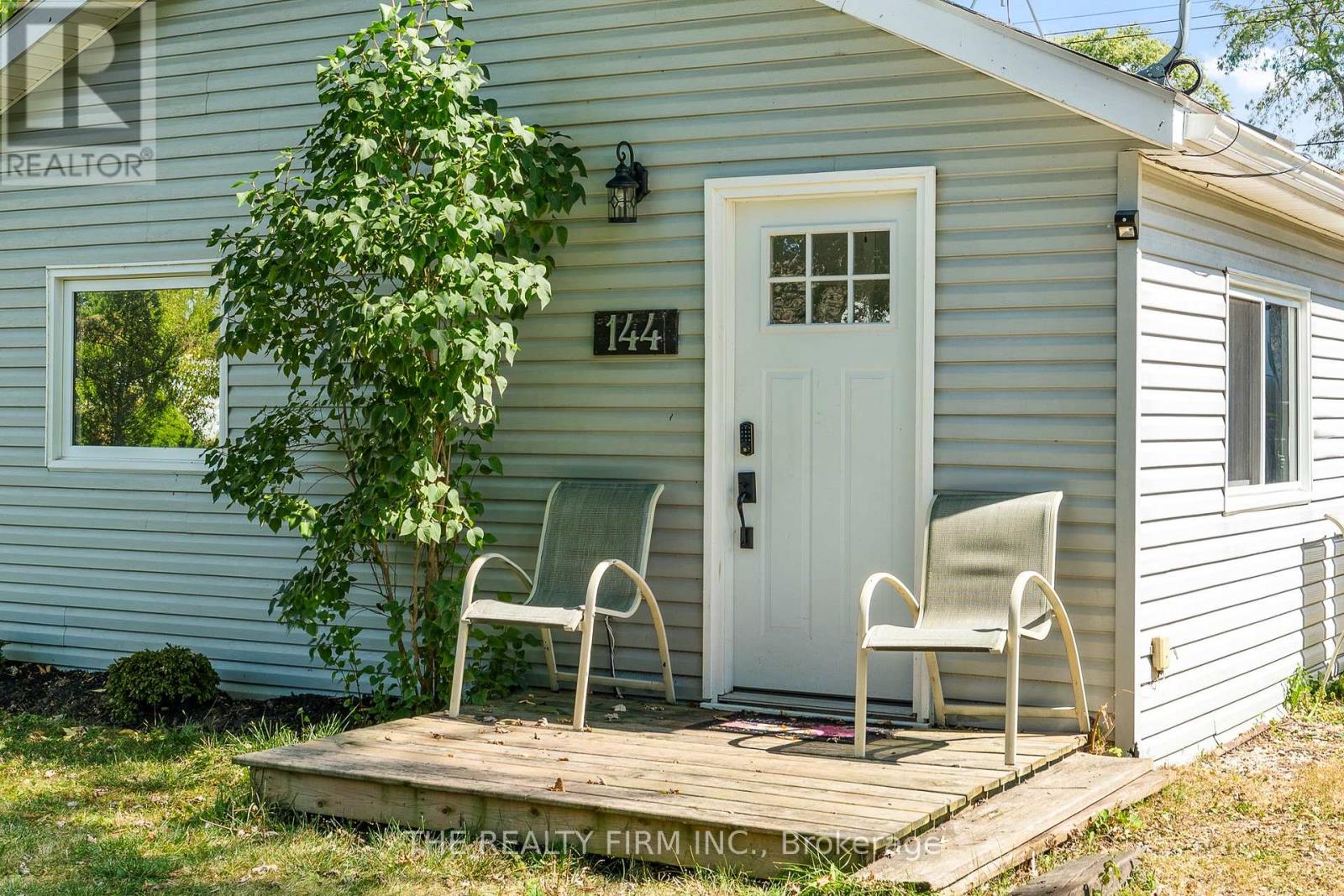 144 Lincoln Court, Essex, Ontario  N0R 1G0 - Photo 2 - X12668736