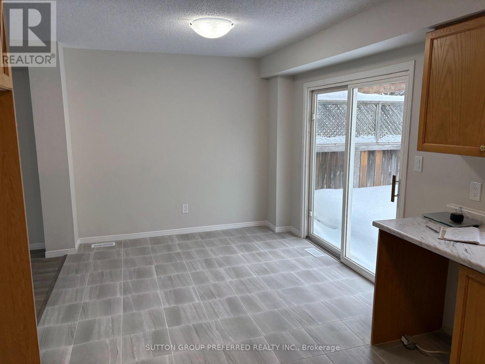 6 - 600 White Elm Boulevard, Waterloo, Ontario  N2V 2V2 - Photo 3 - X12668756