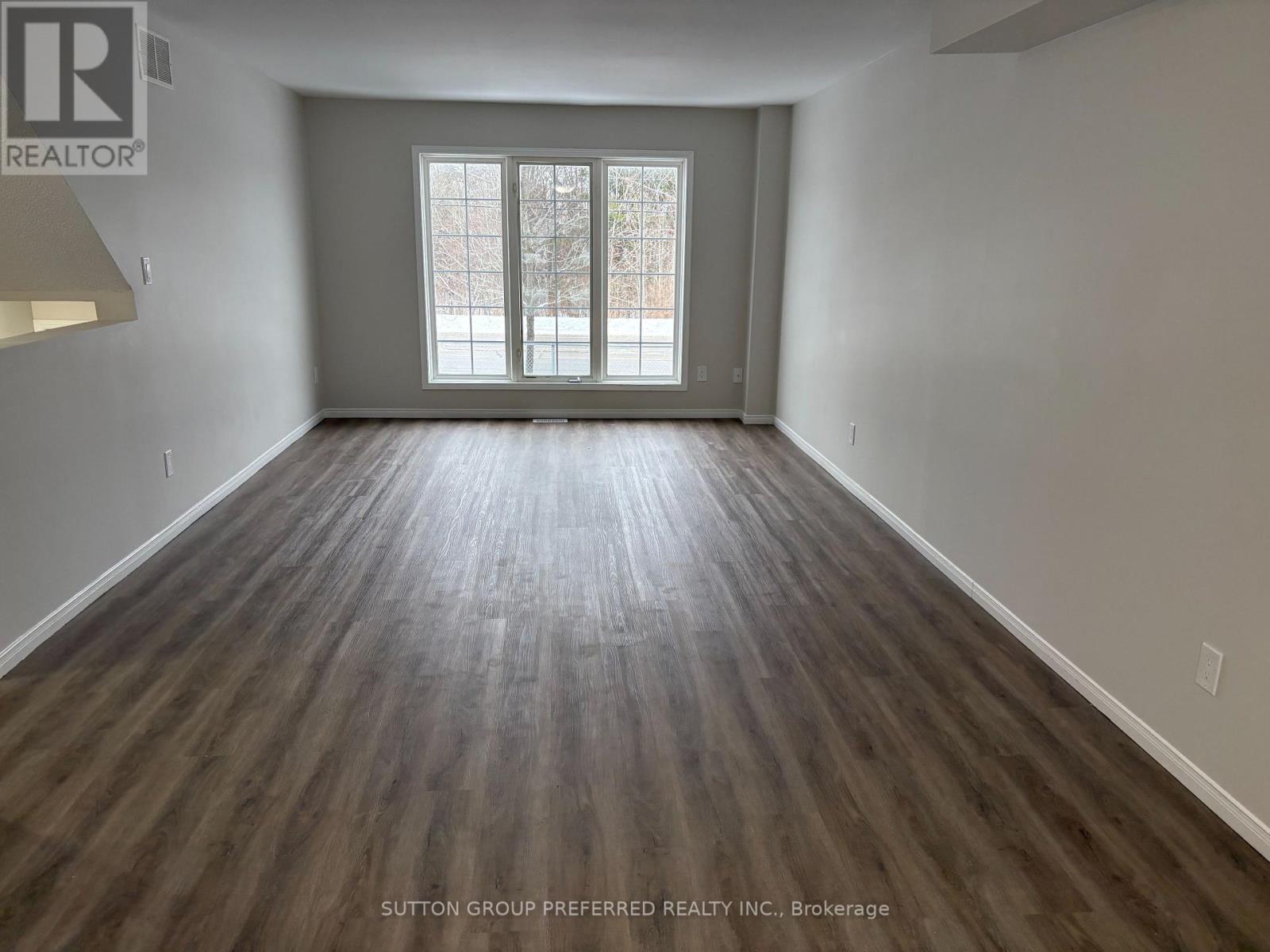 6 - 600 White Elm Boulevard, Waterloo, Ontario  N2V 2V2 - Photo 4 - X12668756