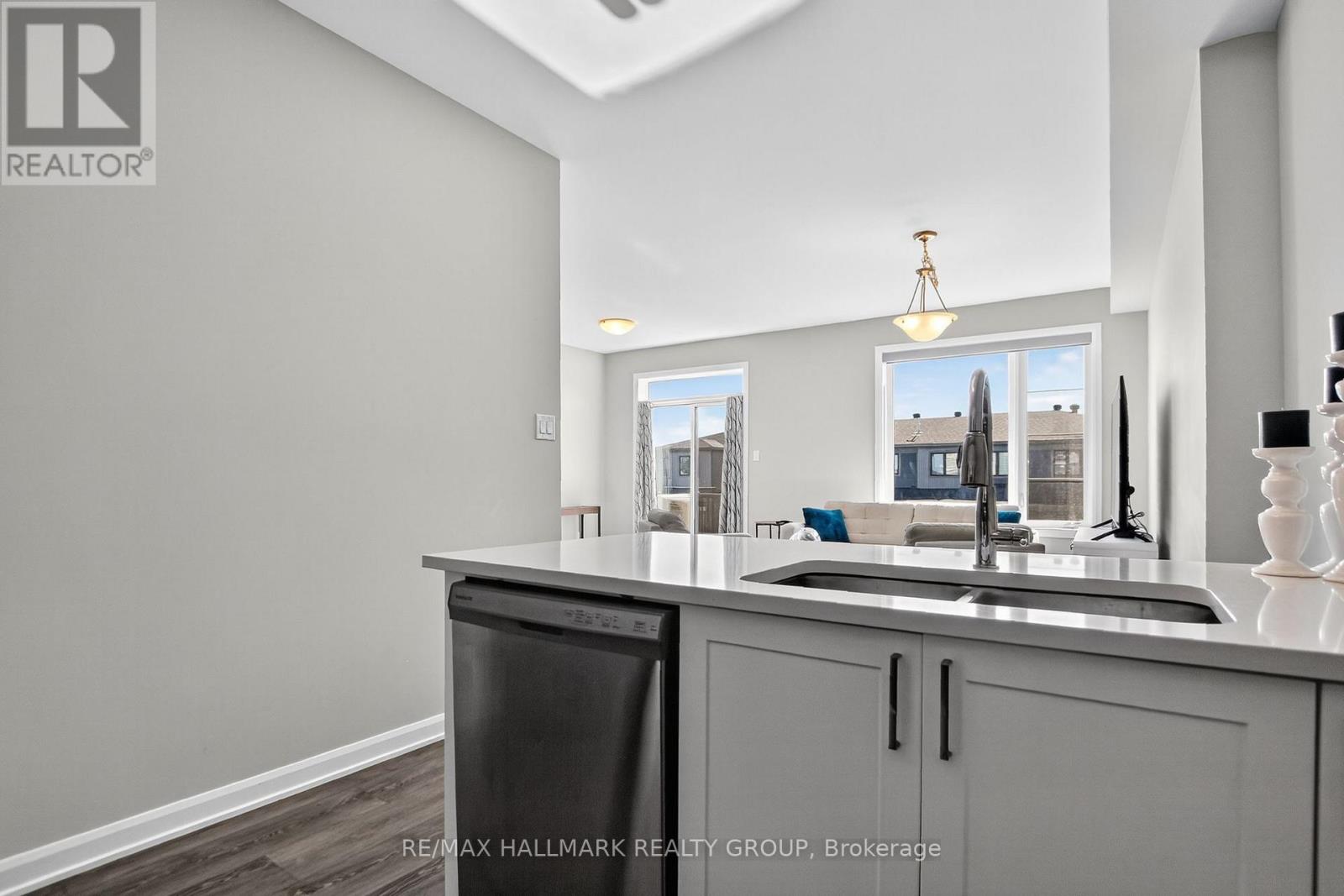 342 Raheen Court, Ottawa, Ontario  K1C 3H2 - Photo 9 - X12668824