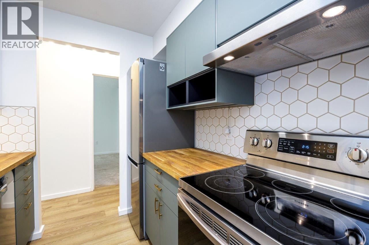 304 2008 FULLERTON AVENUE, north vancouver, British Columbia