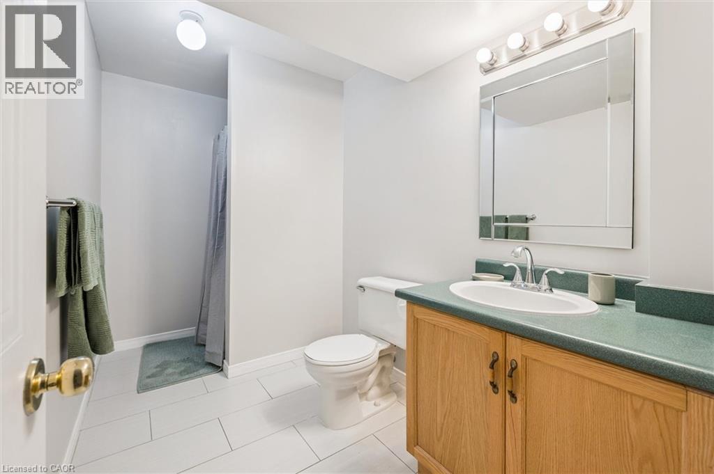 747 Fairway Court, Kitchener, Ontario  N2A 4B4 - Photo 37 - 40795417