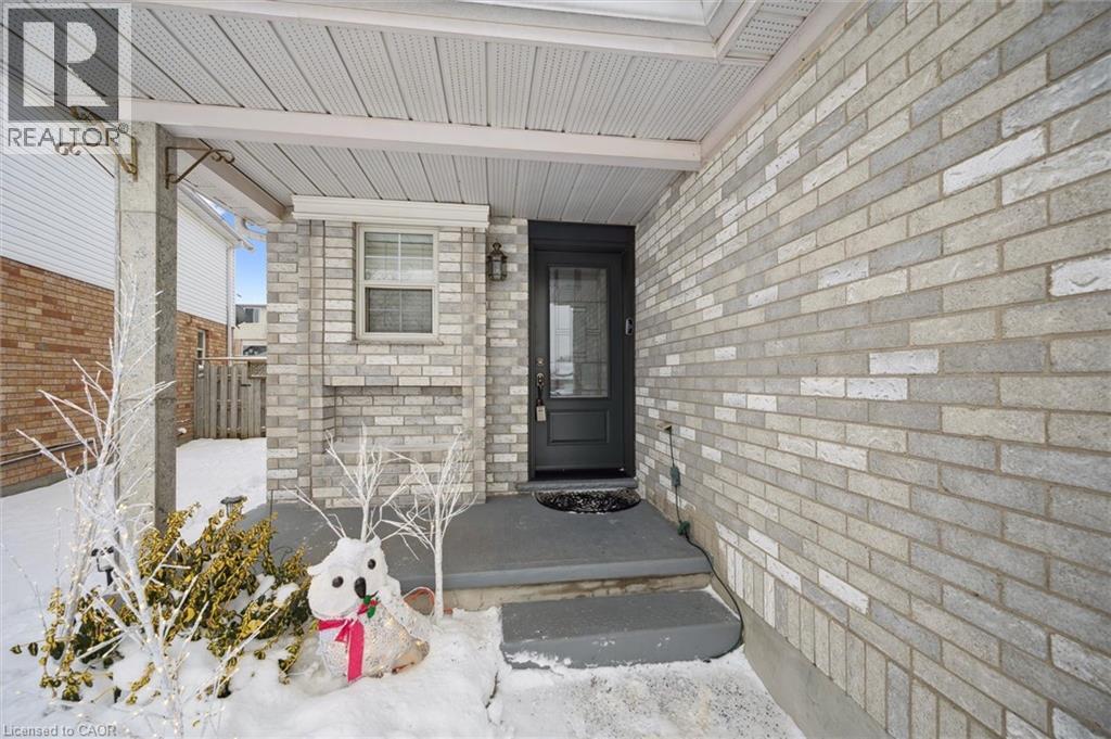 747 Fairway Court, Kitchener, Ontario  N2A 4B4 - Photo 4 - 40795417