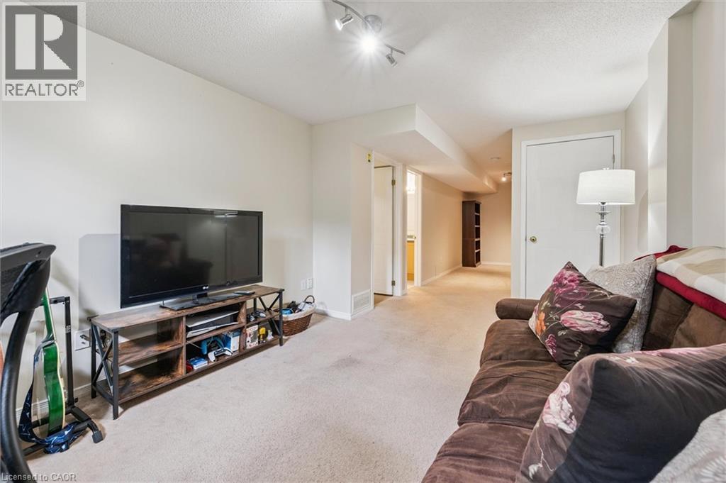 747 Fairway Court, Kitchener, Ontario  N2A 4B4 - Photo 36 - 40795417