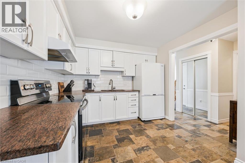 747 Fairway Court, Kitchener, Ontario  N2A 4B4 - Photo 13 - 40795417