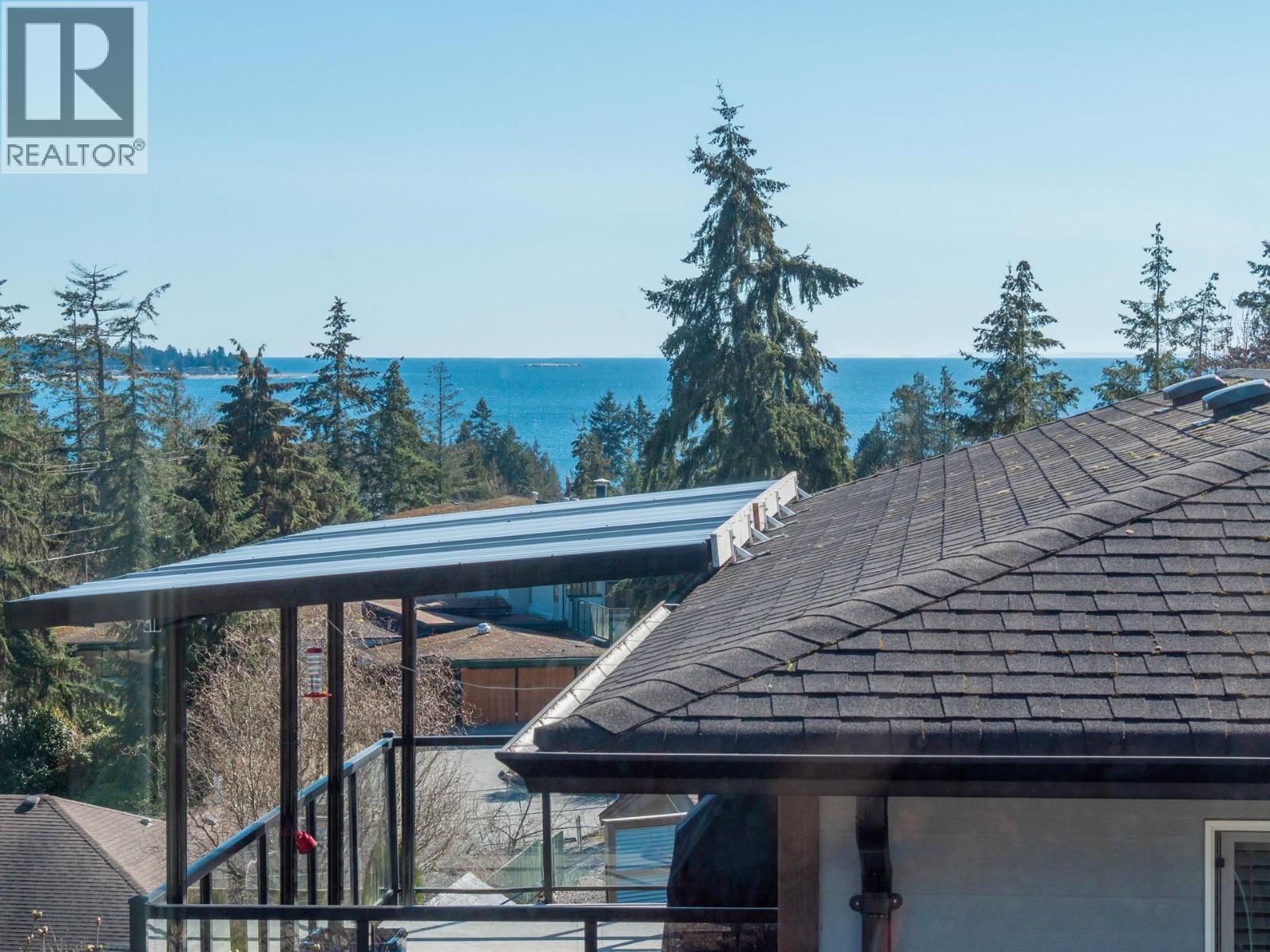 5878 Medusa Street, Sechelt, British Columbia  V0N 3A0 - Photo 4 - R3076462