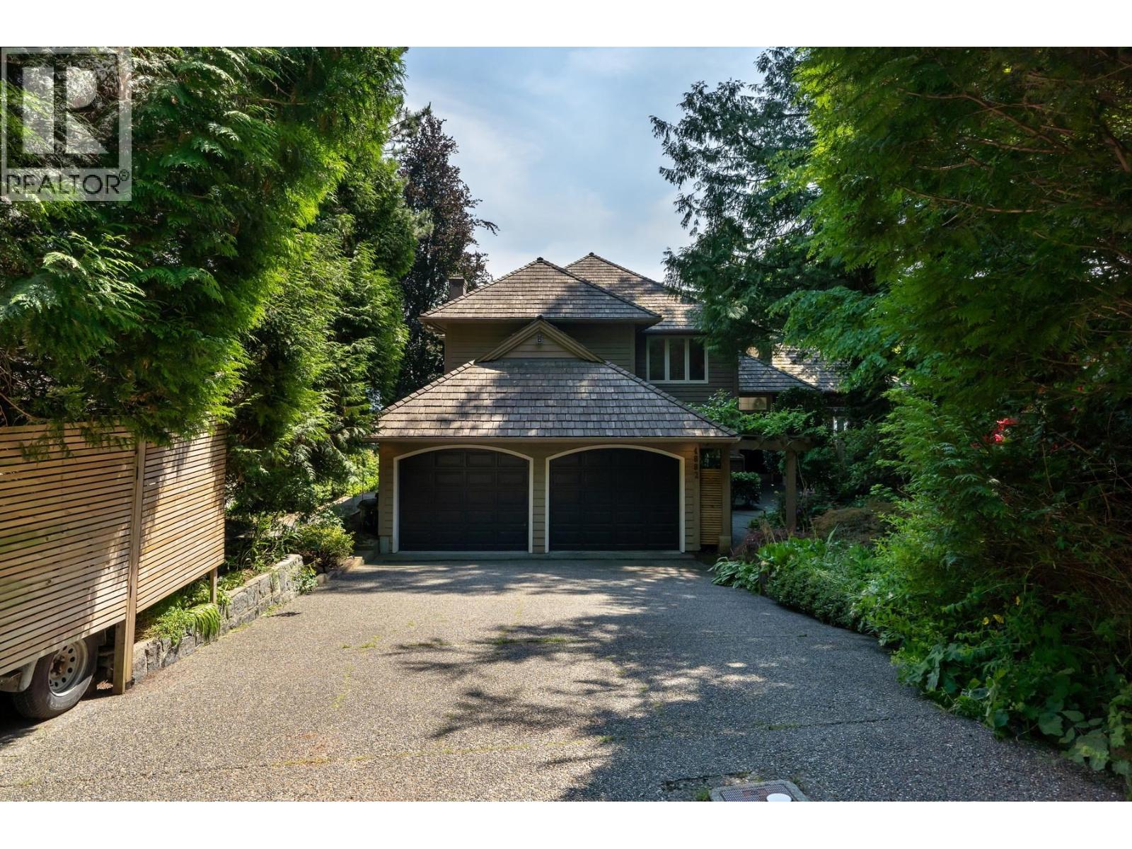 4882 Vista Place, West Vancouver, British Columbia  V7W 3E7 - Photo 2 - R3076464