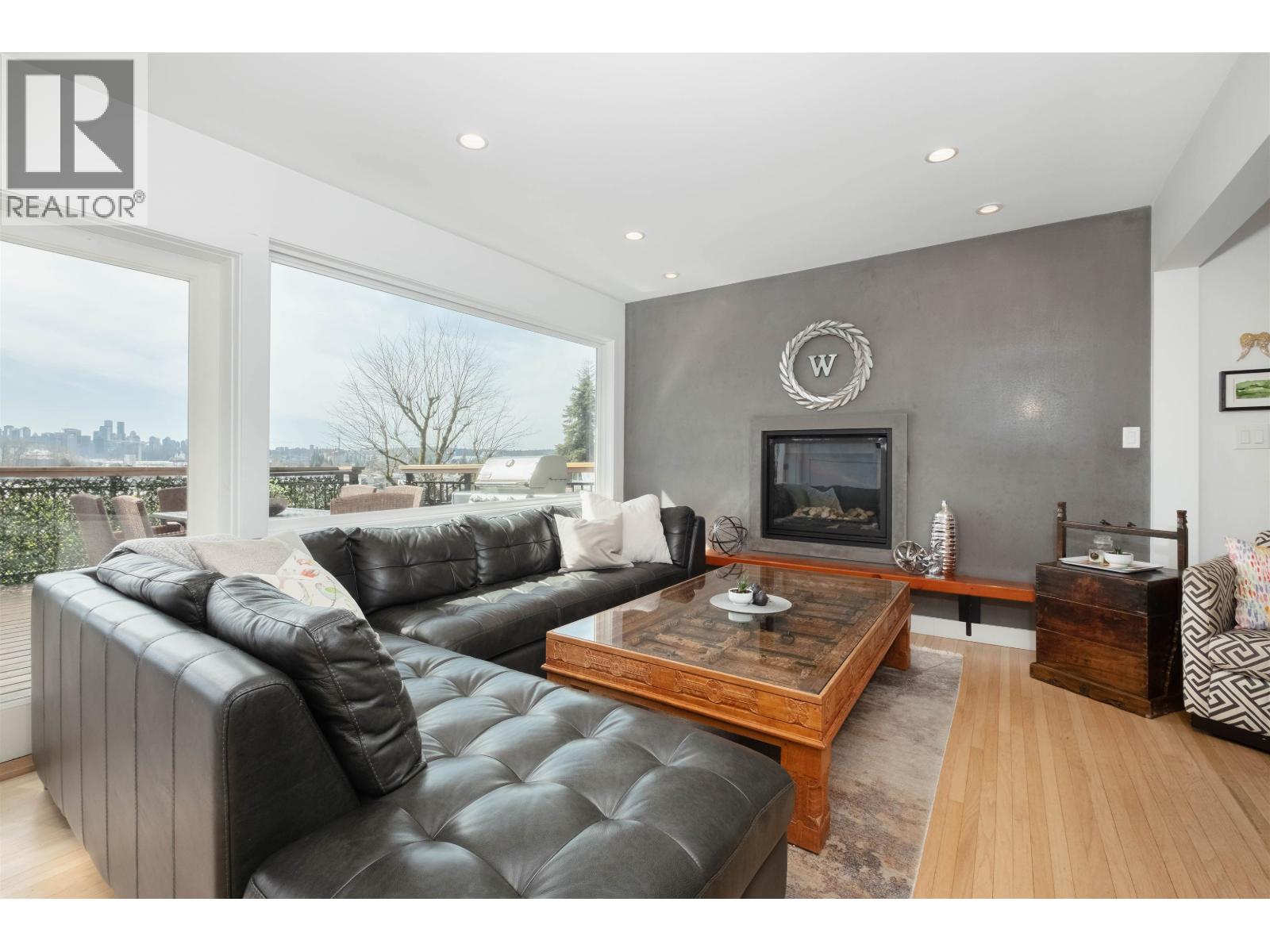 1095 W Keith Road, North Vancouver, British Columbia  V7P 1Y6 - Photo 3 - R3076465