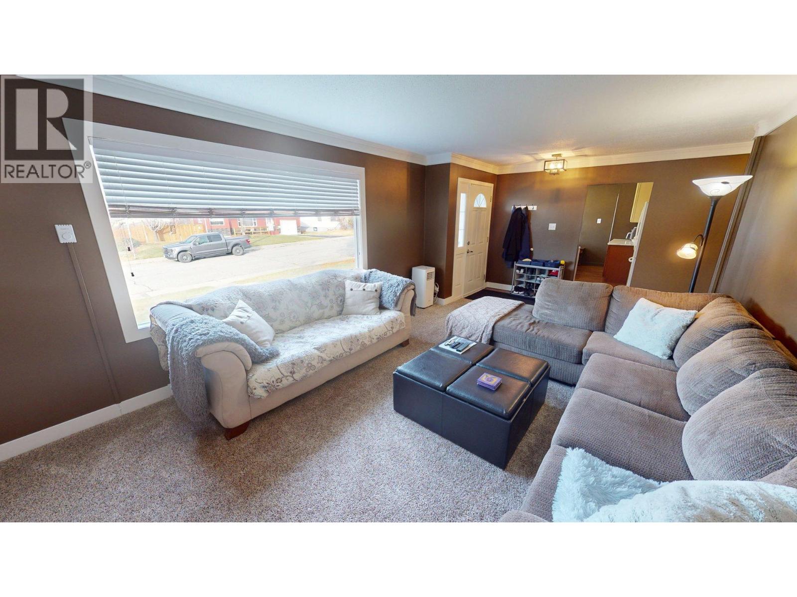 703 8th Street S, Cranbrook, British Columbia  V1C 1P5 - Photo 4 - 10371994