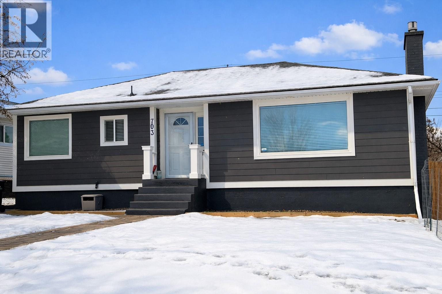 703 8th Street S, Cranbrook, British Columbia  V1C 1P5 - Photo 1 - 10371994