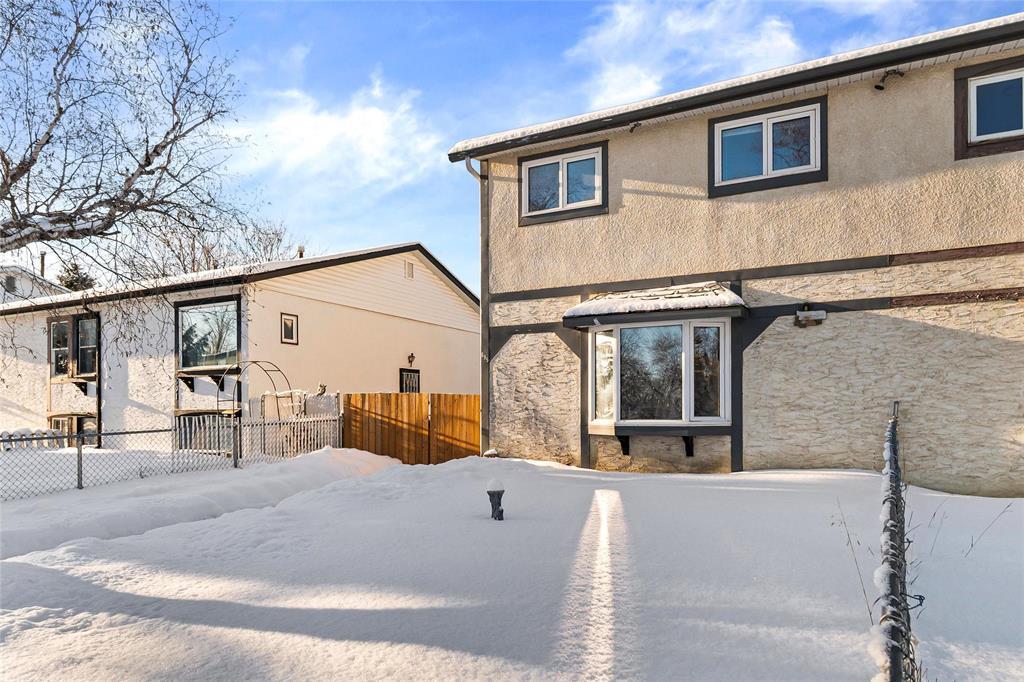 695 Sheppard Street, Winnipeg, Manitoba  R2P 0H6 - Photo 1 - 202600226