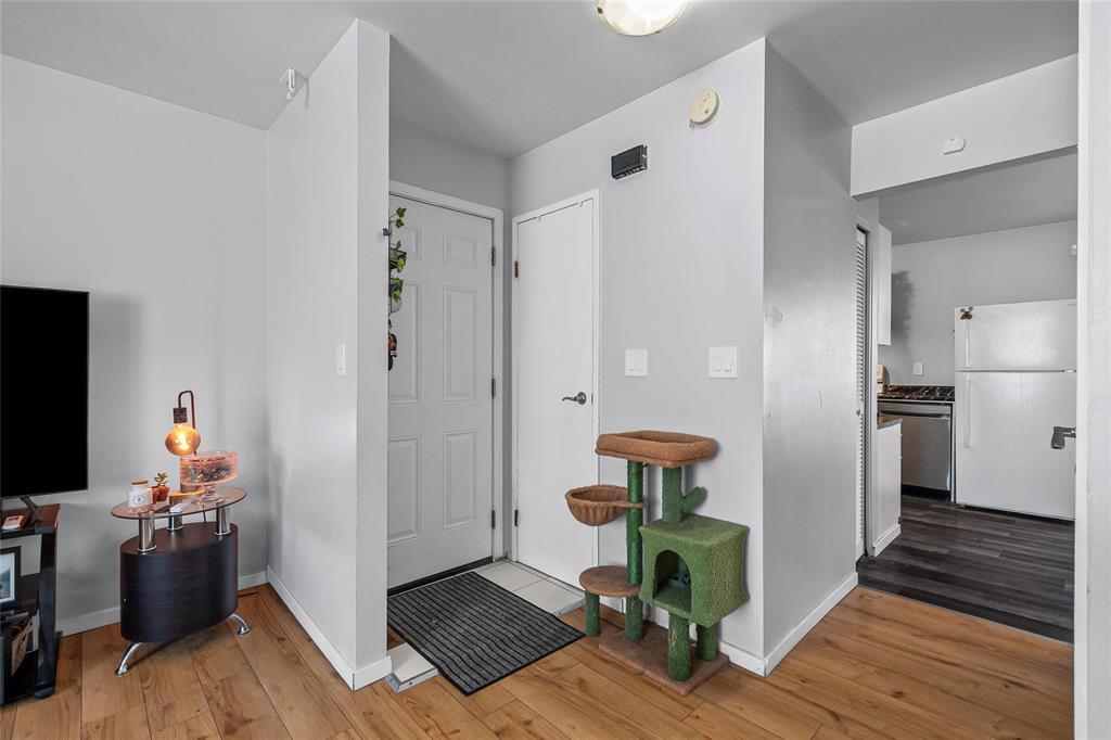 695 Sheppard Street, Winnipeg, Manitoba  R2P 0H6 - Photo 2 - 202600226