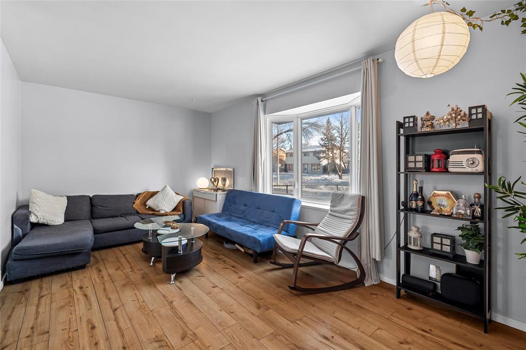 695 Sheppard Street, Winnipeg, Manitoba  R2P 0H6 - Photo 3 - 202600226