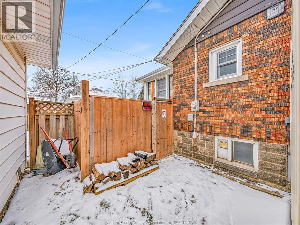 2327 Windermere Road, Windsor, Ontario  N8W 2T1 - Photo 34 - 26000361
