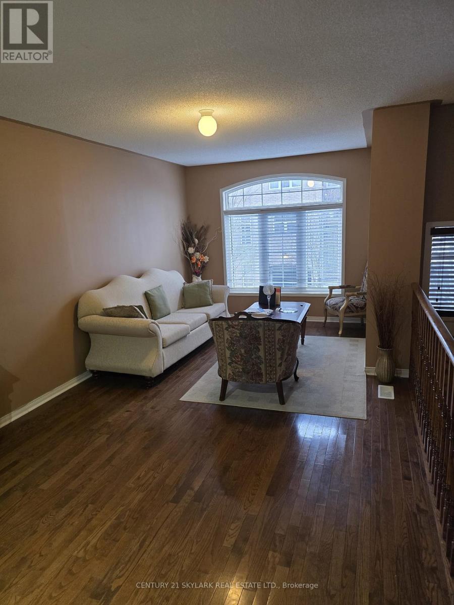 7127 Chatham Court, Mississauga, Ontario  L5N 8R1 - Photo 5 - W12661464