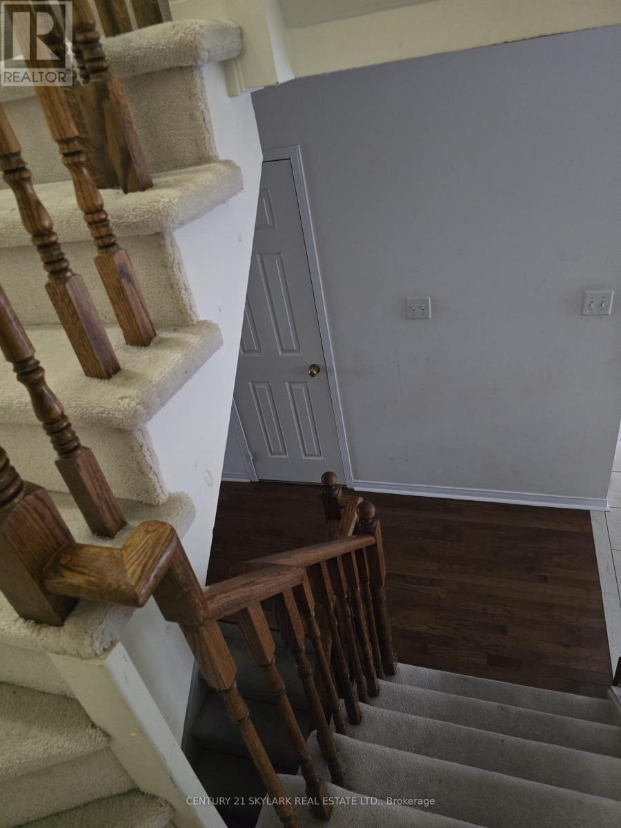 7127 Chatham Court, Mississauga, Ontario  L5N 8R1 - Photo 3 - W12661464