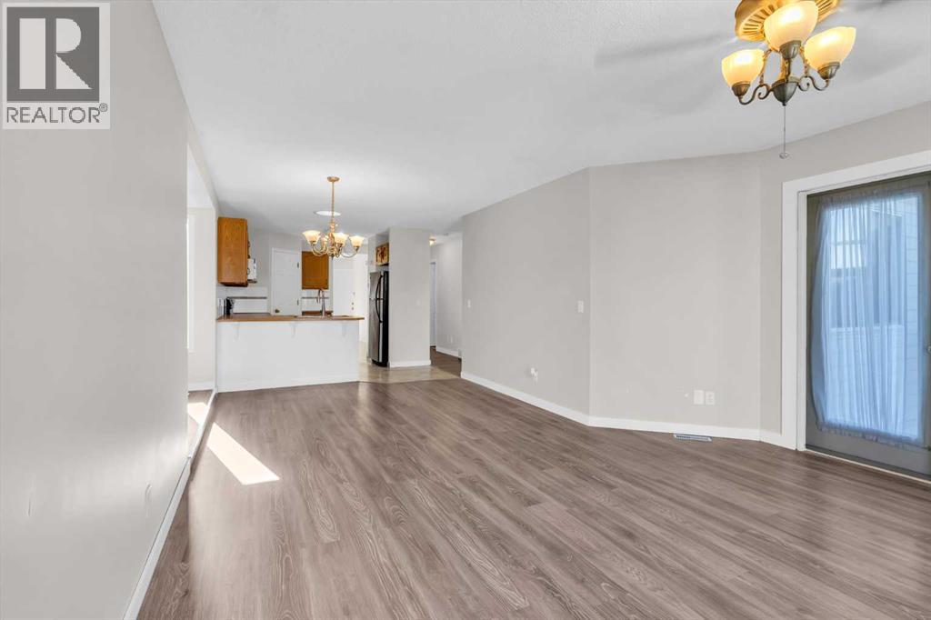 110 West Creek Bay, Chestermere, Alberta  T1X 1K7 - Photo 7 - A2262218