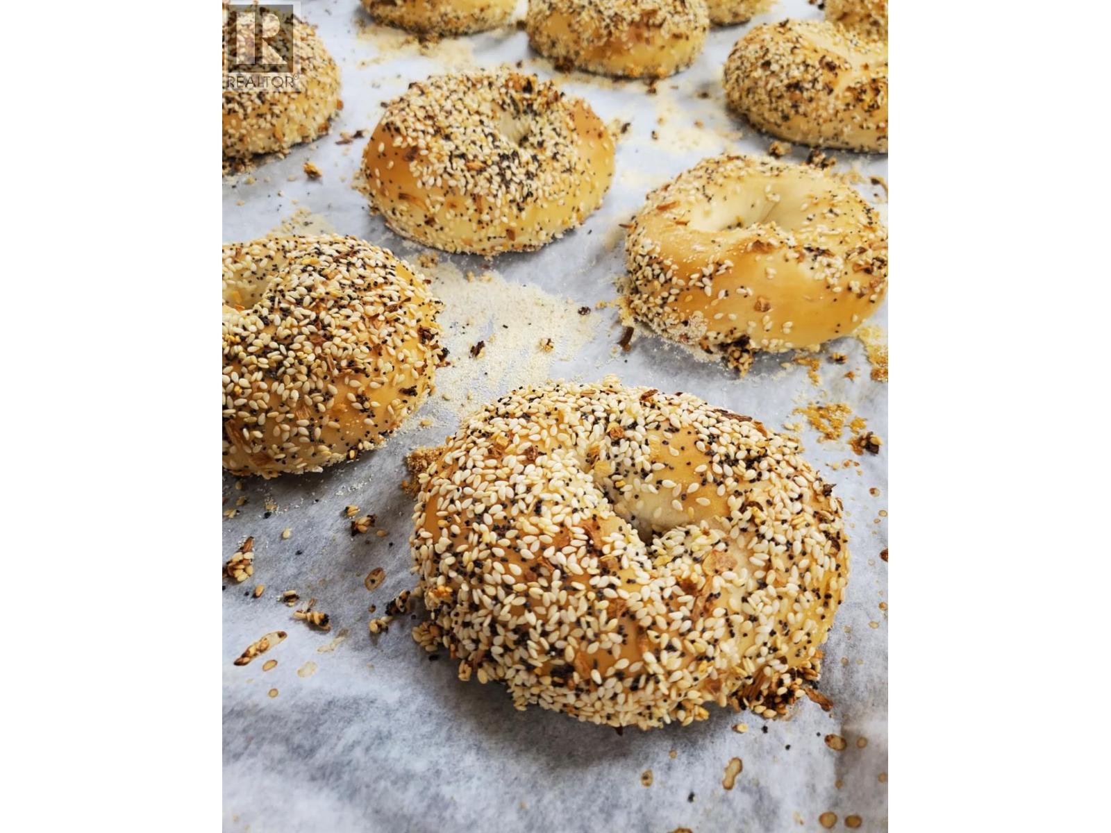 1025 Canyon Street, Creston, British Columbia  V0B 1G0 - Photo 2 - 2478957