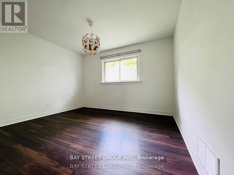 72 Caines Avenue, Toronto, Ontario  M2R 2L3 - Photo 6 - C12668850