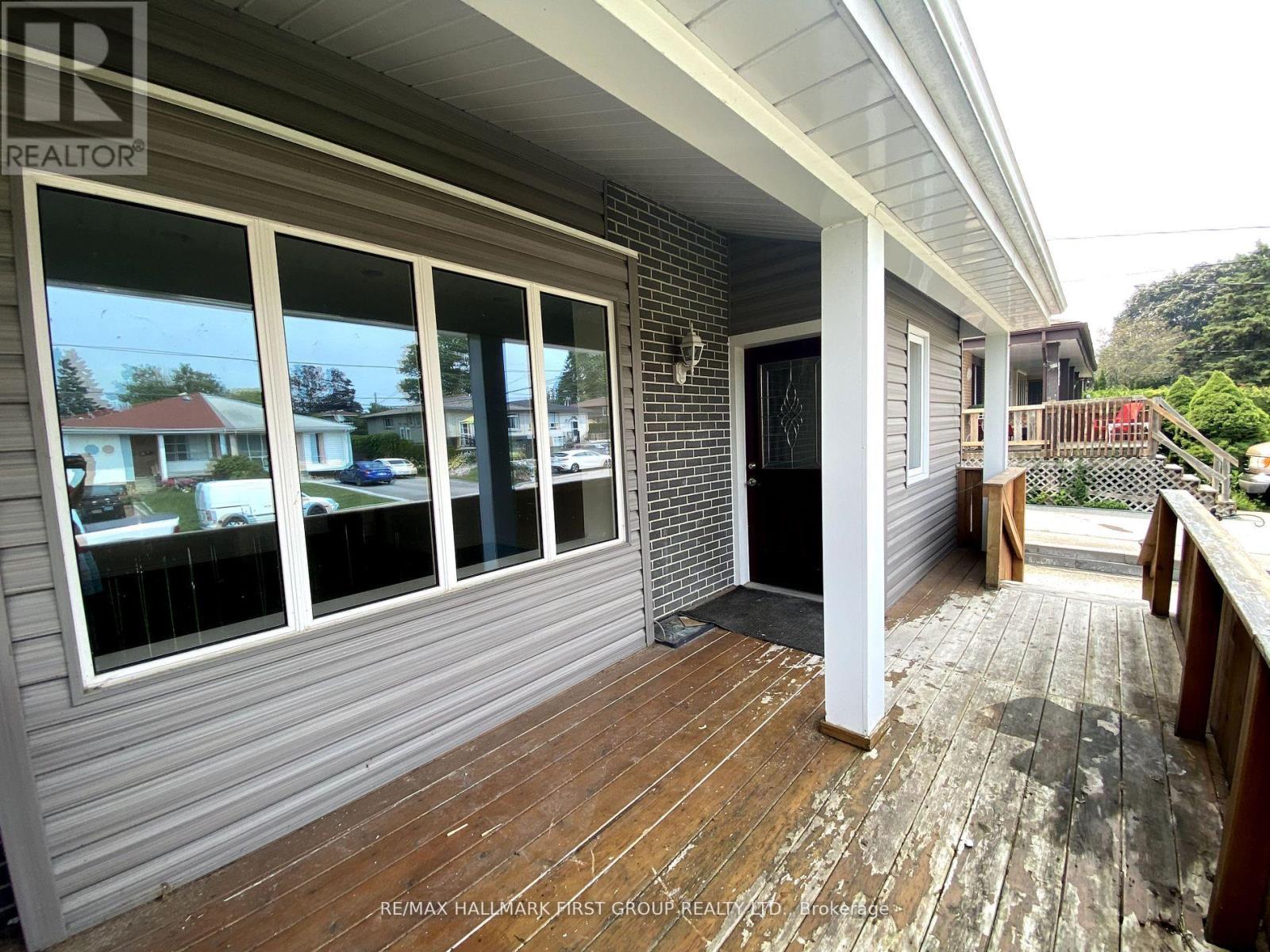 973 Mink Street, Pickering, Ontario L1W 2G6 - Photo 3 - E12668782