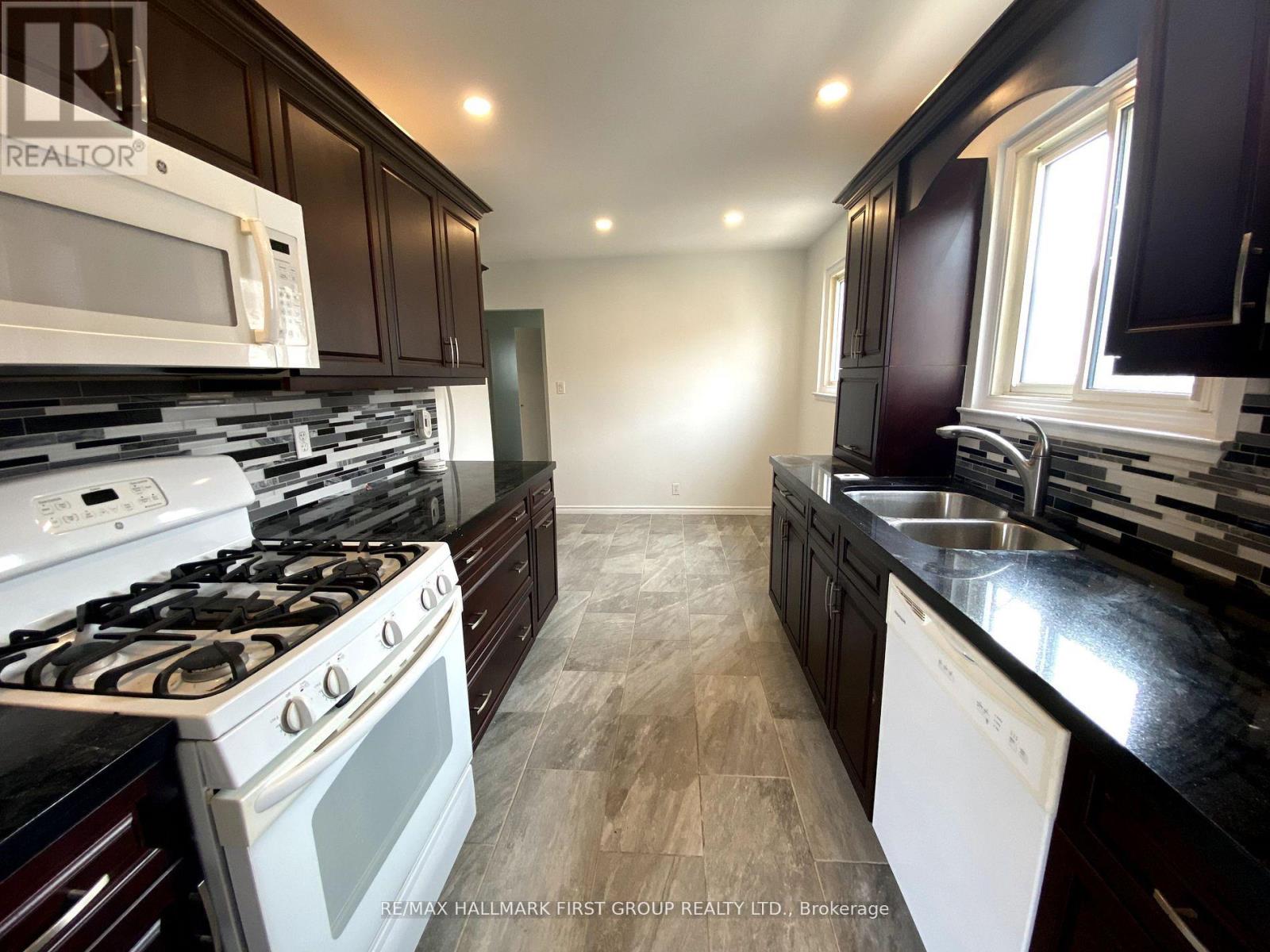 973 Mink Street, Pickering, Ontario L1W 2G6 - Photo 5 - E12668782