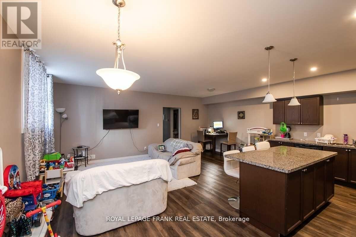 805a Dundas Street W, Whitby, Ontario  L1N 2N6 - Photo 12 - E12669010