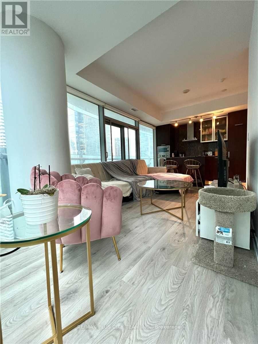 1610 - 12 York Street, Toronto, Ontario  M5J 0A9 - Photo 2 - C12649200