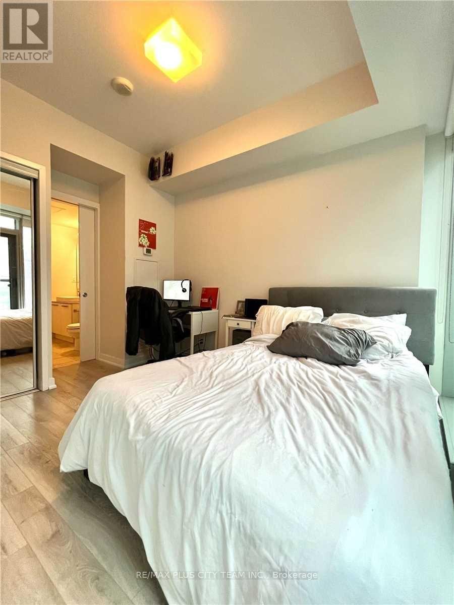 1610 - 12 York Street, Toronto, Ontario  M5J 0A9 - Photo 9 - C12649200