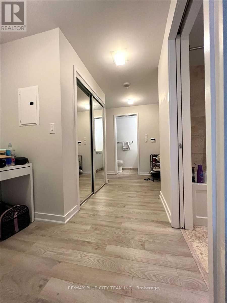 1610 - 12 York Street, Toronto, Ontario  M5J 0A9 - Photo 6 - C12649200