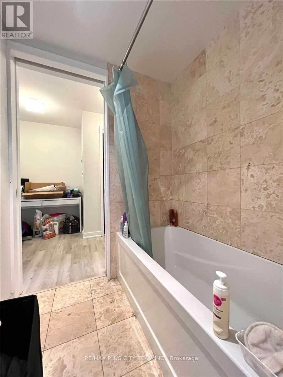 1610 - 12 York Street, Toronto, Ontario  M5J 0A9 - Photo 13 - C12649200