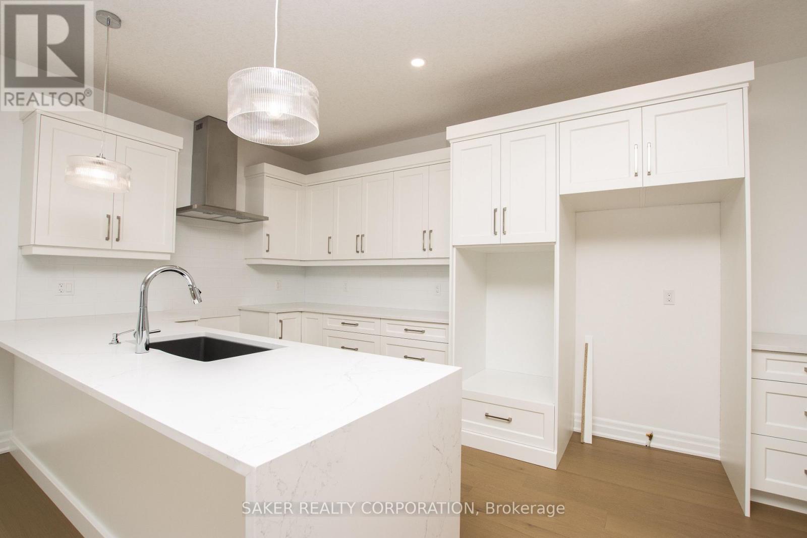 534 Regent Street, Strathroy-Caradoc, Ontario  N0L 1W0 - Photo 3 - X12668934