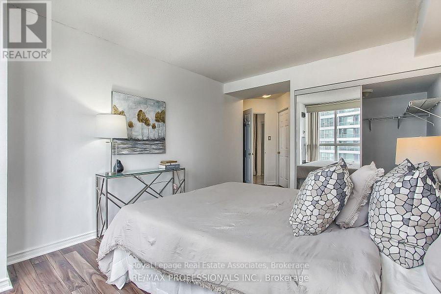 511 - 55 Elm Drive W, Mississauga, Ontario  L5B 3Z3 - Photo 10 - W12668816