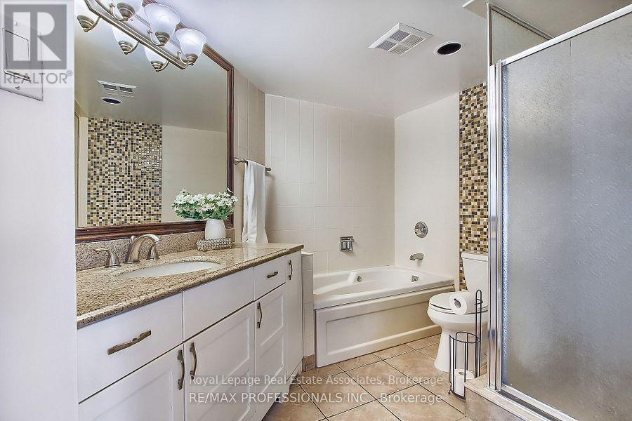 511 - 55 Elm Drive W, Mississauga, Ontario  L5B 3Z3 - Photo 8 - W12668816