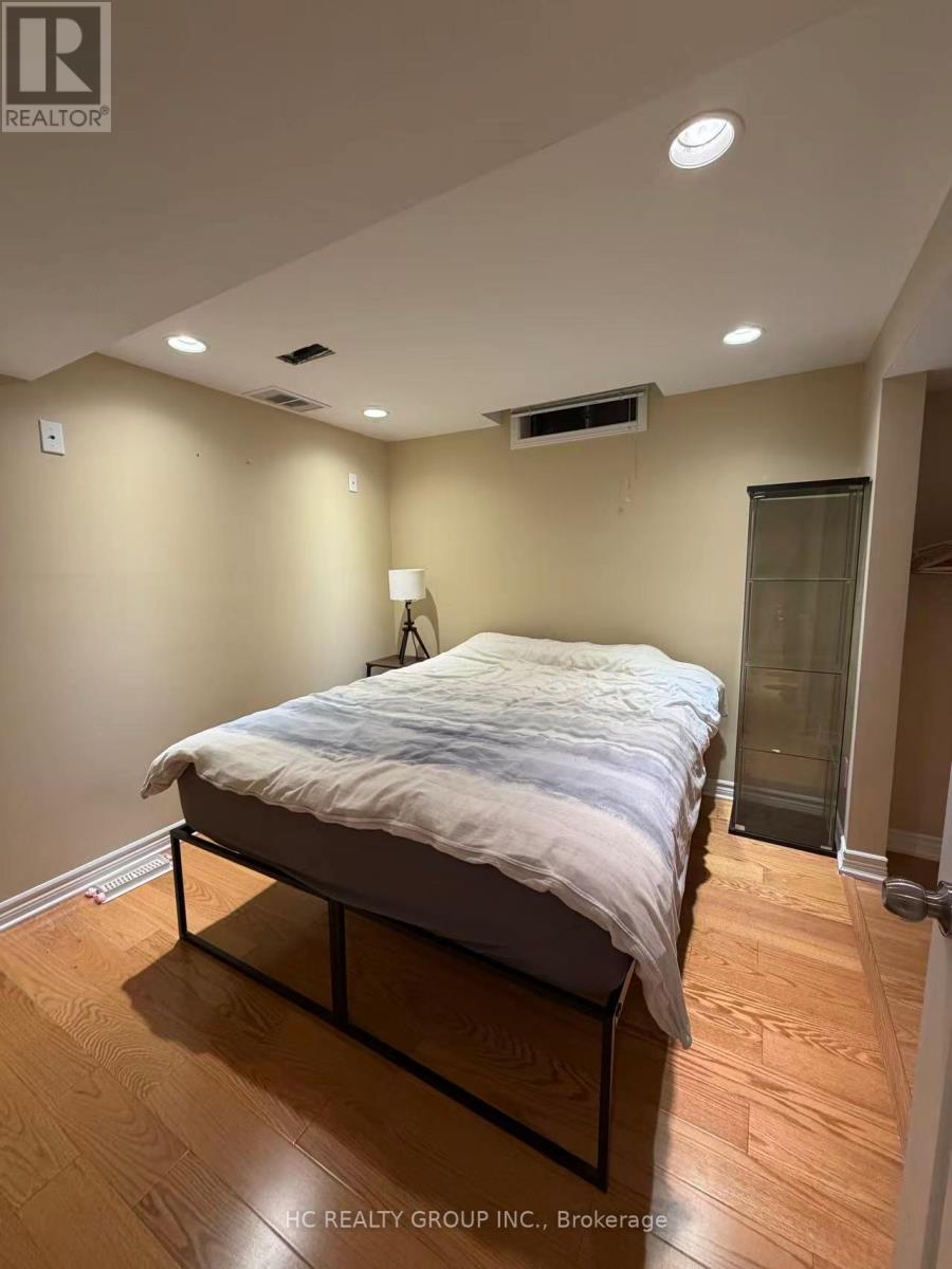 Lower - 4650 Crosswinds Drive, Mississauga, Ontario  L5V 1G6 - Photo 3 - W12668828