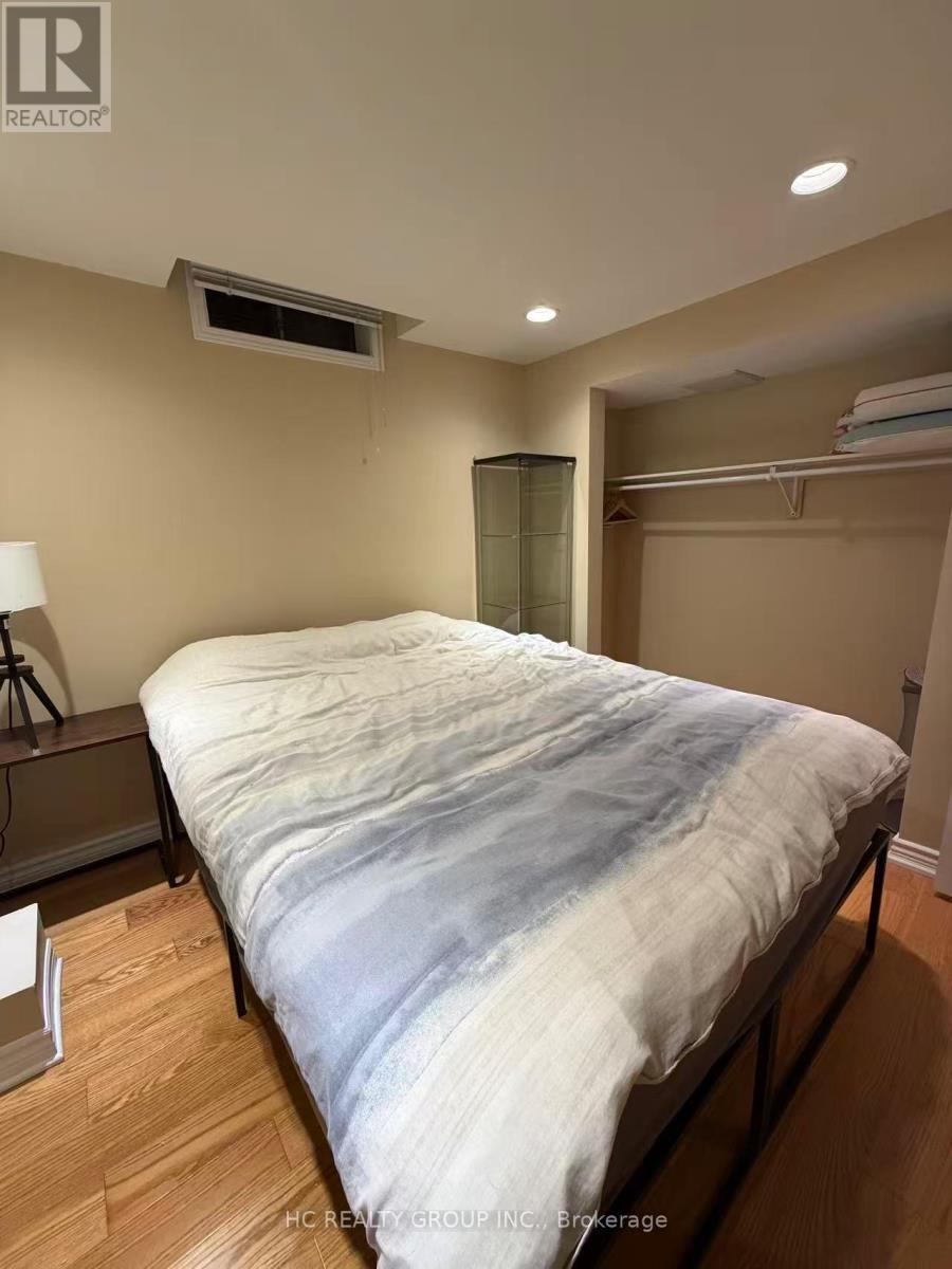 Lower - 4650 Crosswinds Drive, Mississauga, Ontario  L5V 1G6 - Photo 4 - W12668828