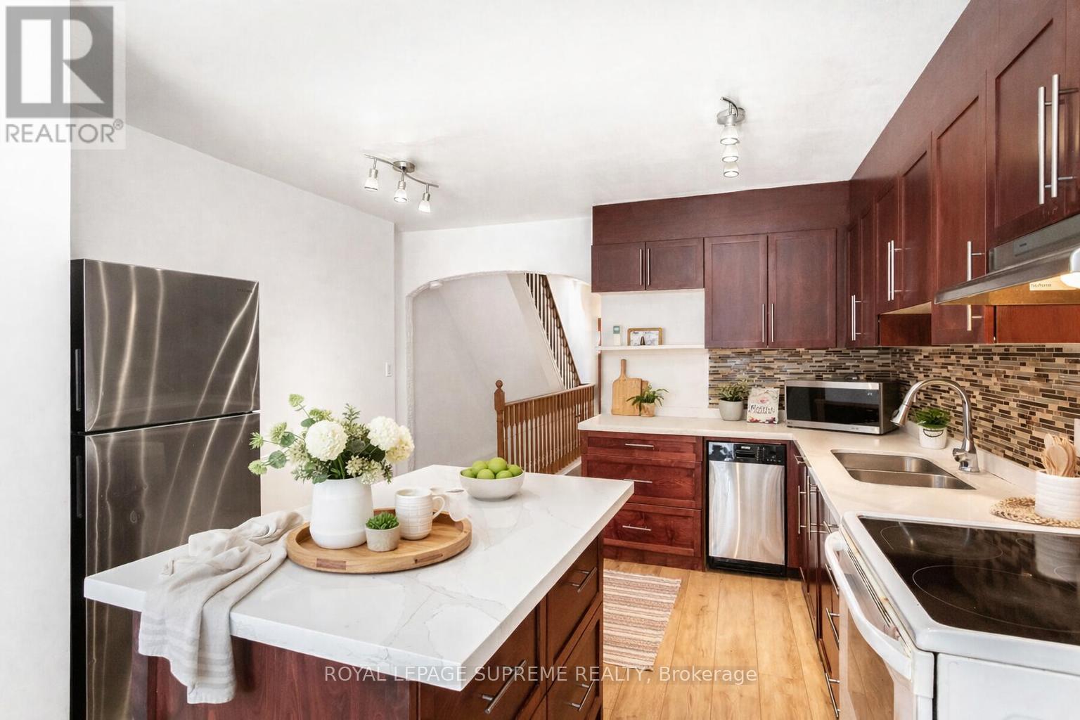 13 Royal Street, Toronto, Ontario  M6N 3Z3 - Photo 14 - W12668834