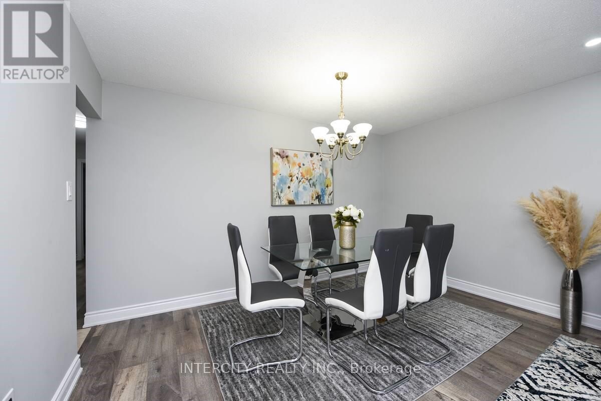 13 Armbro Avenue, Brampton, Ontario  L6Y 1X1 - Photo 4 - W12668876