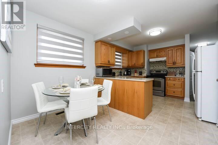 13 Armbro Avenue, Brampton, Ontario  L6Y 1X1 - Photo 5 - W12668876