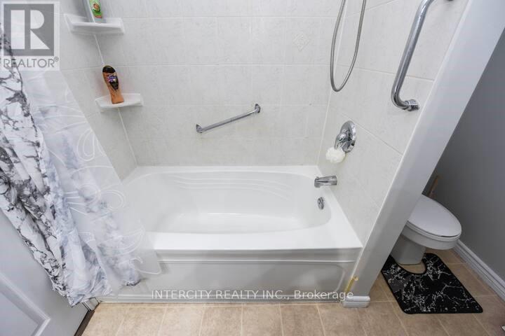 13 Armbro Avenue, Brampton, Ontario  L6Y 1X1 - Photo 8 - W12668876