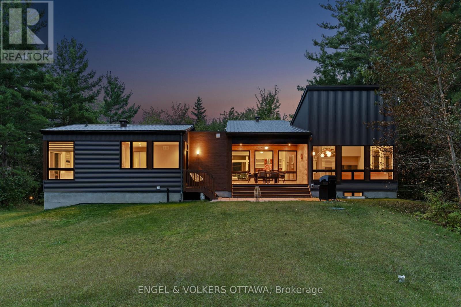 108 Edith Margaret Place, Ottawa, Ontario  K2W 1A8 - Photo 43 - X12331237